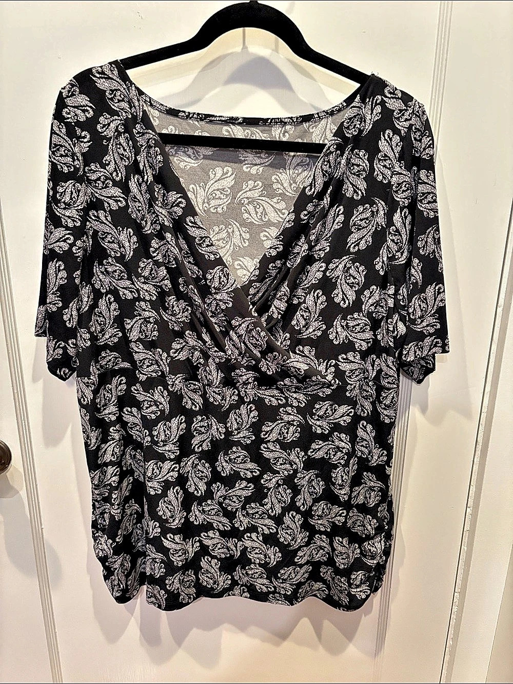 Lane Bryant Paisley Wrap Blouse in Black & White Size 18/20. BN106